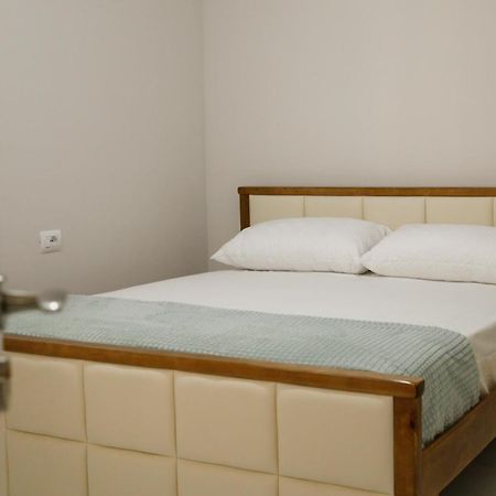 Logli Apartments Гирокастра Экстерьер фото