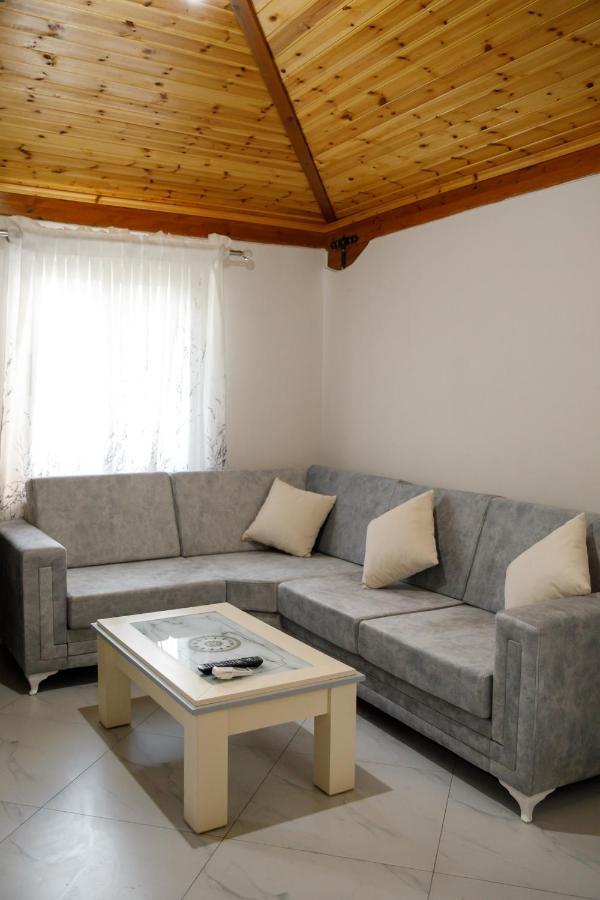 Logli Apartments Гирокастра Экстерьер фото