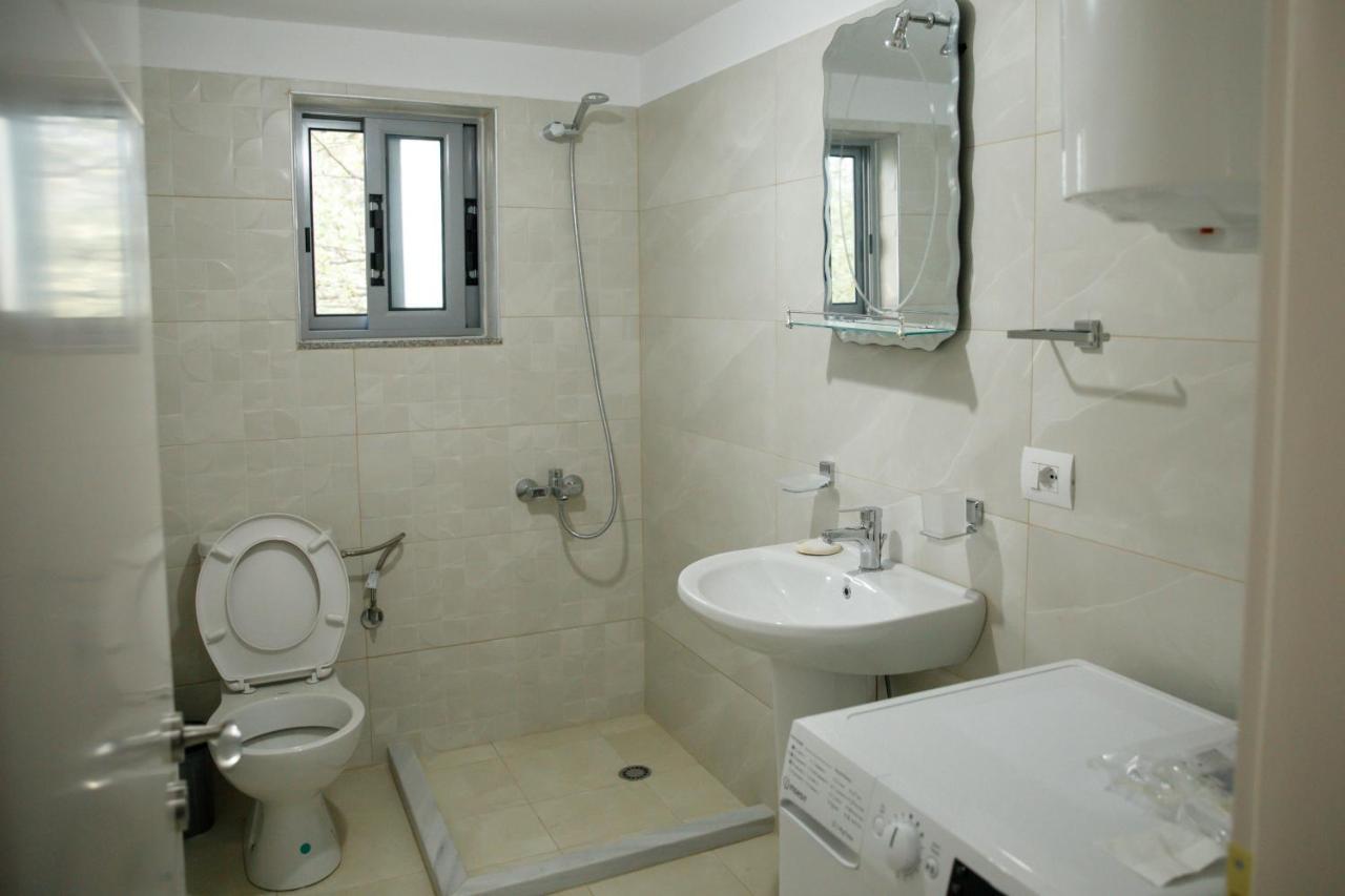 Logli Apartments Гирокастра Экстерьер фото