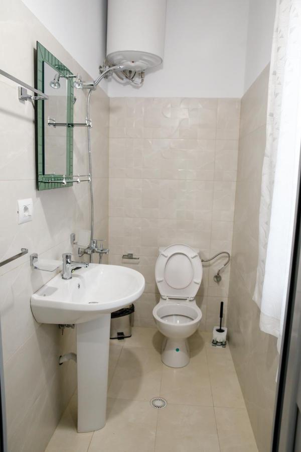 Logli Apartments Гирокастра Экстерьер фото