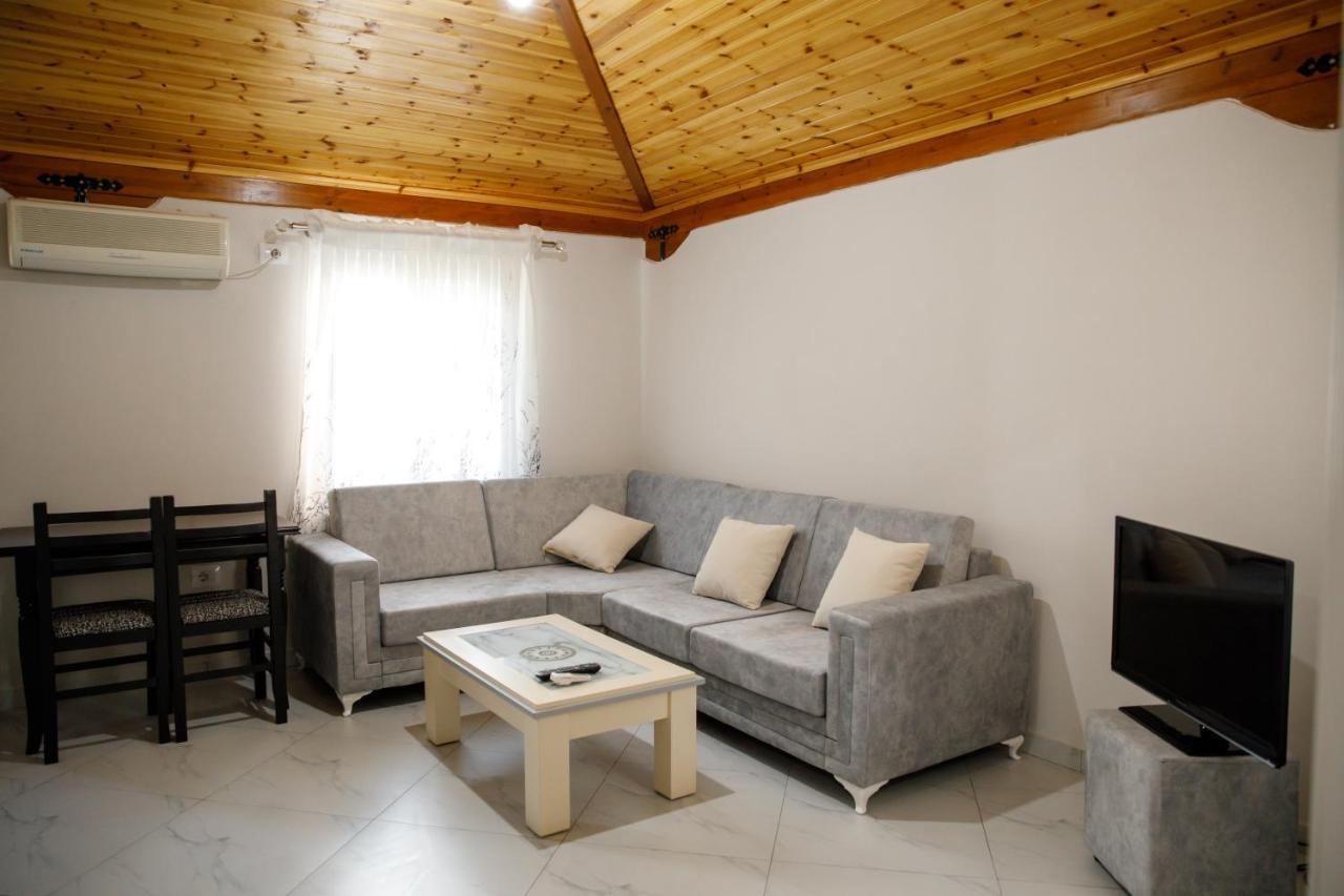 Logli Apartments Гирокастра Экстерьер фото