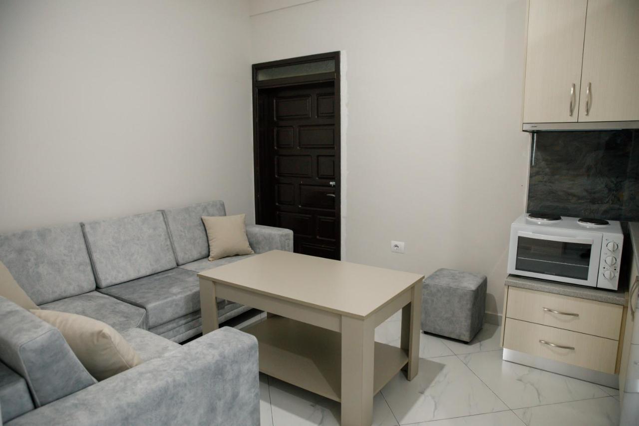 Logli Apartments Гирокастра Экстерьер фото